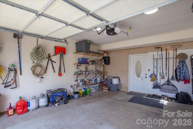 22 Stoney Nob Drive, Hendersonville, NC 28792