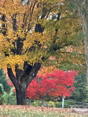 22 Stoney Nob Drive, Hendersonville, NC 28792