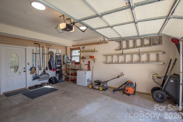 22 Stoney Nob Drive, Hendersonville, NC 28792