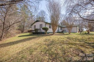 22 Stoney Nob Drive, Hendersonville, NC 28792
