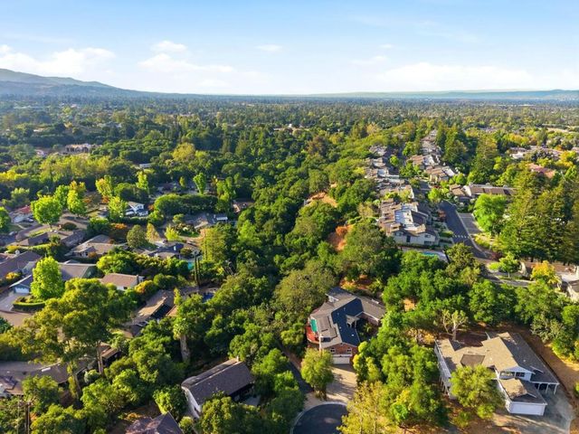 217 Mistletoe Road, Los Gatos, CA 95032