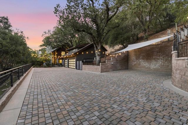 217 Mistletoe Road, Los Gatos, CA 95032