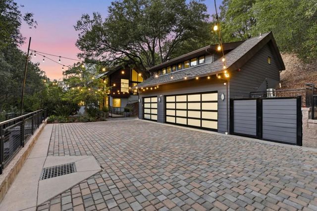 217 Mistletoe Road, Los Gatos, CA 95032