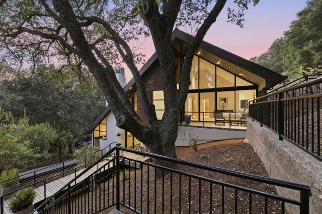 217 Mistletoe Road, Los Gatos, CA 95032
