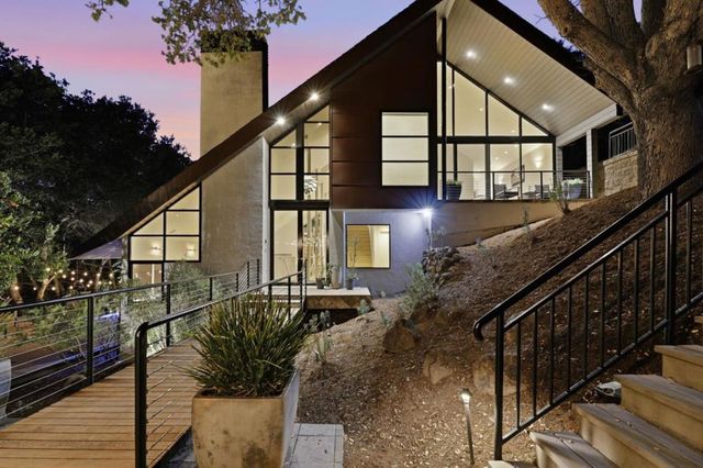 217 Mistletoe Road, Los Gatos, CA 95032