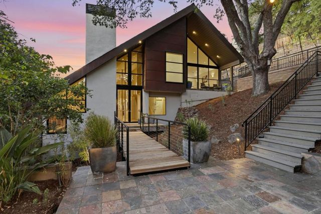 217 Mistletoe Road, Los Gatos, CA 95032