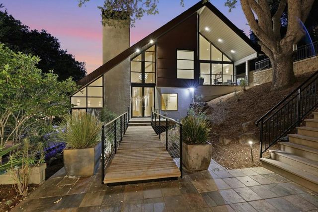 217 Mistletoe Road, Los Gatos, CA 95032