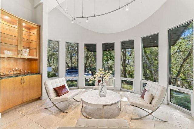 217 Mistletoe Road, Los Gatos, CA 95032