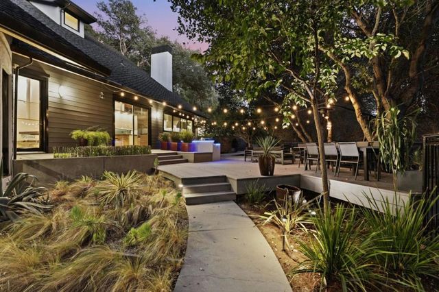 217 Mistletoe Road, Los Gatos, CA 95032