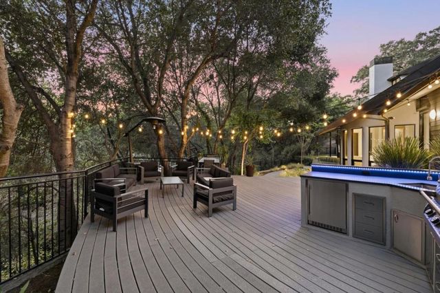 217 Mistletoe Road, Los Gatos, CA 95032