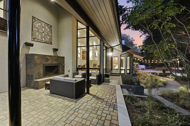 217 Mistletoe Road, Los Gatos, CA 95032