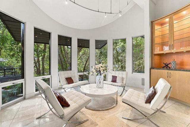 217 Mistletoe Road, Los Gatos, CA 95032