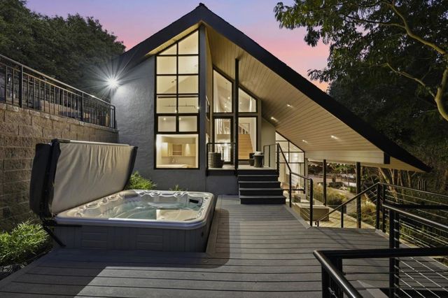 217 Mistletoe Road, Los Gatos, CA 95032