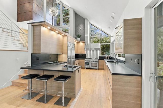 217 Mistletoe Road, Los Gatos, CA 95032