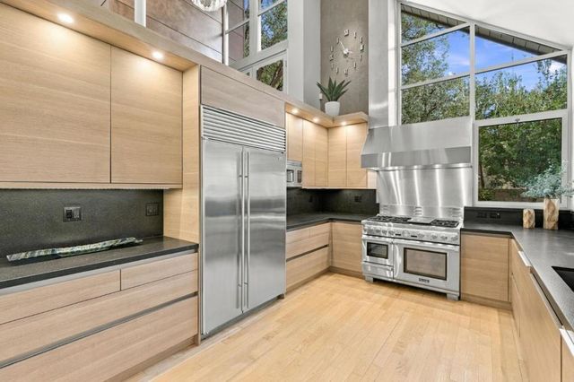 217 Mistletoe Road, Los Gatos, CA 95032