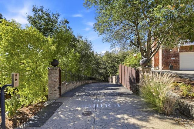 217 Mistletoe Road, Los Gatos, CA 95032