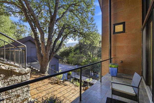 217 Mistletoe Road, Los Gatos, CA 95032