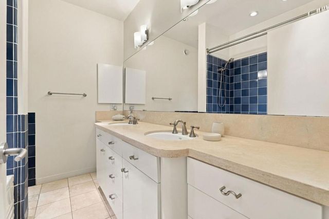 217 Mistletoe Road, Los Gatos, CA 95032
