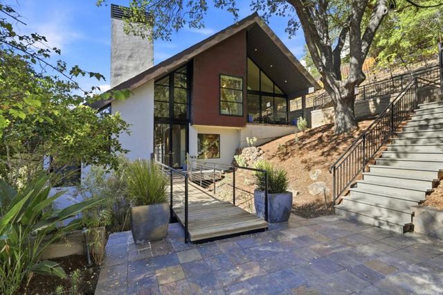 217 Mistletoe Road, Los Gatos, CA 95032