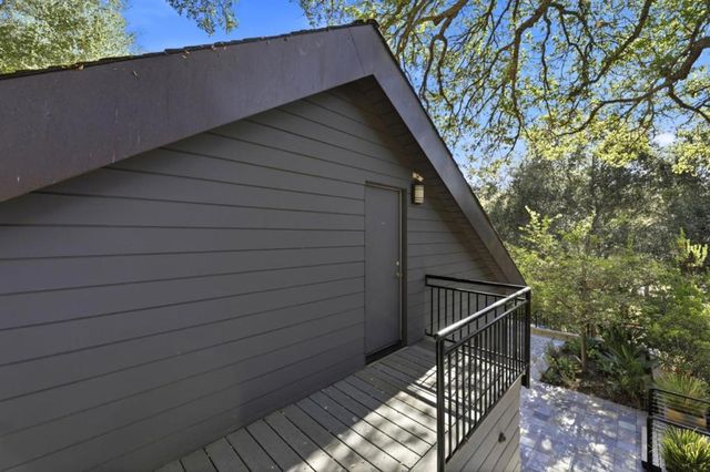 217 Mistletoe Road, Los Gatos, CA 95032