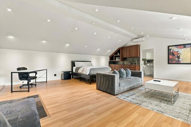 217 Mistletoe Road, Los Gatos, CA 95032