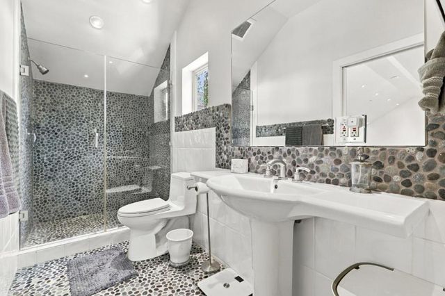 217 Mistletoe Road, Los Gatos, CA 95032