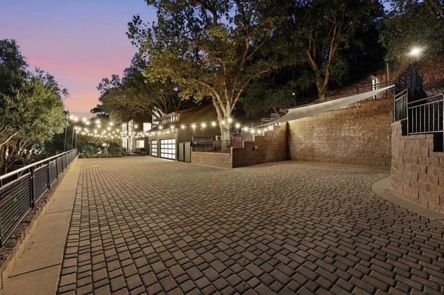 217 Mistletoe Road, Los Gatos, CA 95032