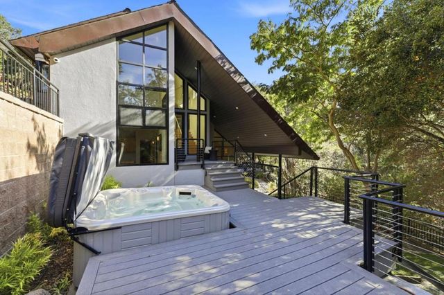 217 Mistletoe Road, Los Gatos, CA 95032