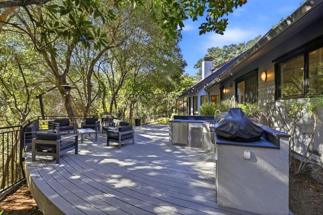 217 Mistletoe Road, Los Gatos, CA 95032