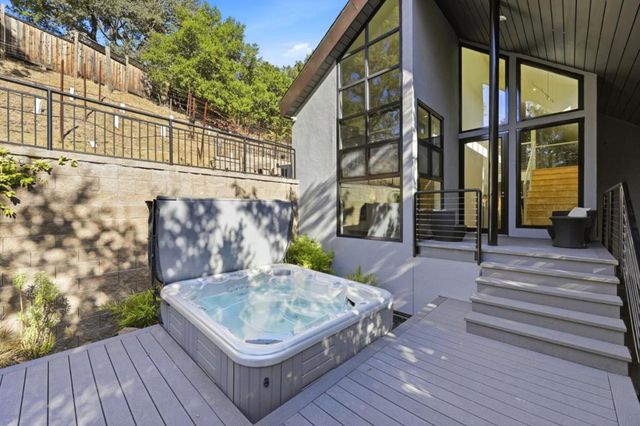 217 Mistletoe Road, Los Gatos, CA 95032