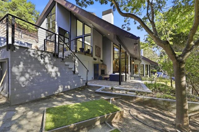 217 Mistletoe Road, Los Gatos, CA 95032