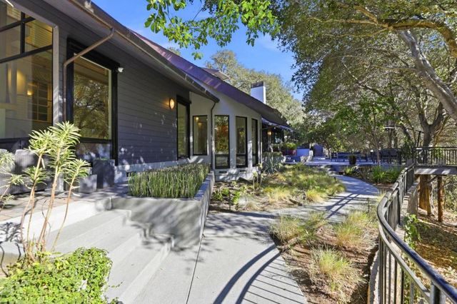 217 Mistletoe Road, Los Gatos, CA 95032