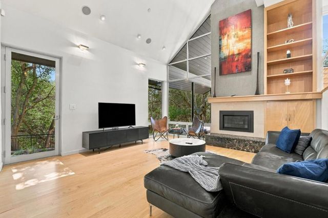 217 Mistletoe Road, Los Gatos, CA 95032