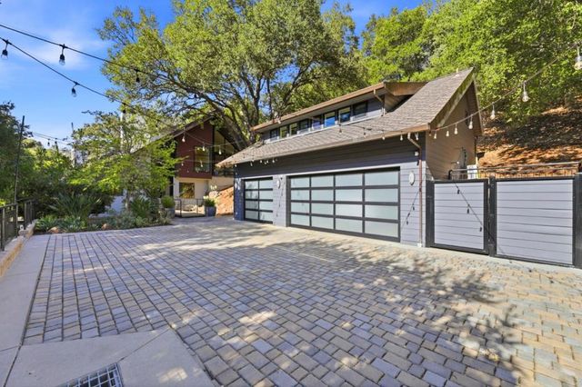 217 Mistletoe Road, Los Gatos, CA 95032