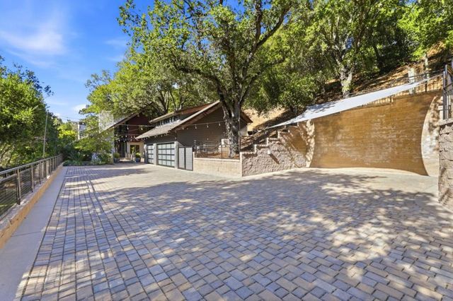 217 Mistletoe Road, Los Gatos, CA 95032