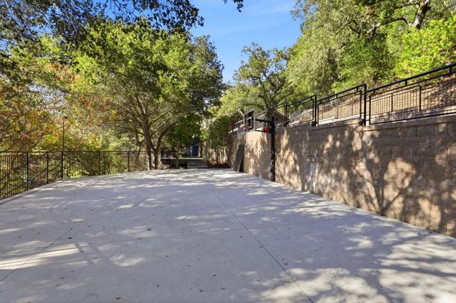 217 Mistletoe Road, Los Gatos, CA 95032