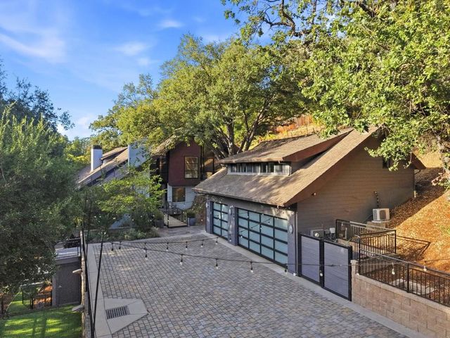 217 Mistletoe Road, Los Gatos, CA 95032
