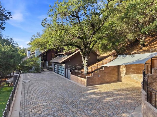 217 Mistletoe Road, Los Gatos, CA 95032