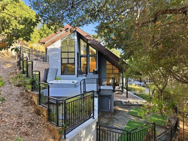 217 Mistletoe Road, Los Gatos, CA 95032