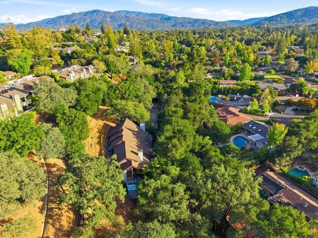 217 Mistletoe Road, Los Gatos, CA 95032