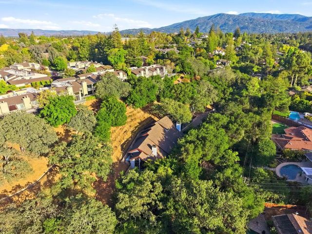 217 Mistletoe Road, Los Gatos, CA 95032