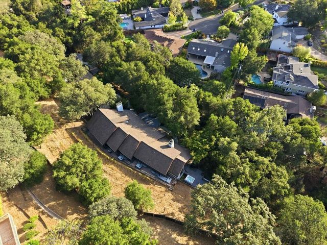 217 Mistletoe Road, Los Gatos, CA 95032