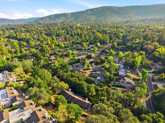 217 Mistletoe Road, Los Gatos, CA 95032