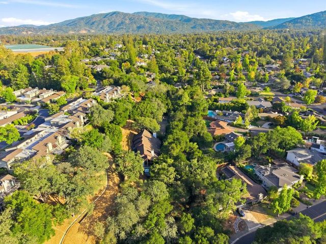 217 Mistletoe Road, Los Gatos, CA 95032