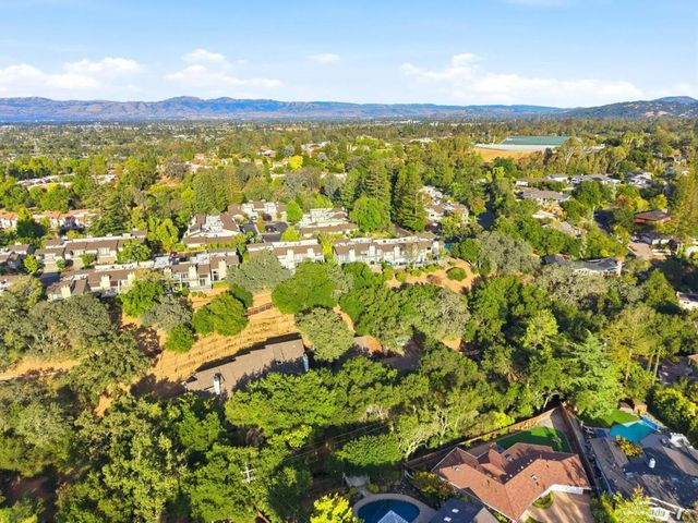 217 Mistletoe Road, Los Gatos, CA 95032