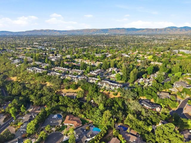 217 Mistletoe Road, Los Gatos, CA 95032
