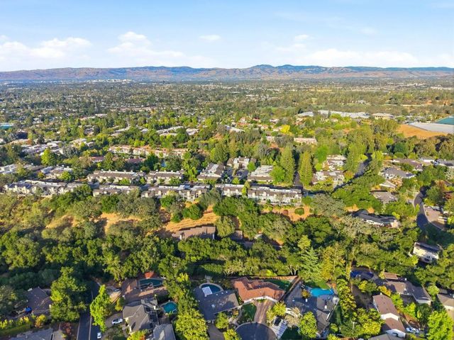 217 Mistletoe Road, Los Gatos, CA 95032