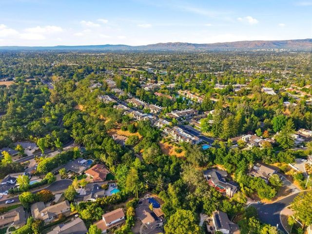 217 Mistletoe Road, Los Gatos, CA 95032