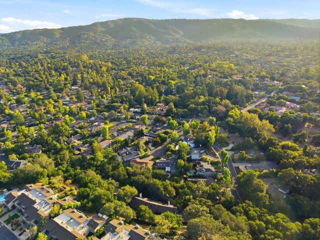217 Mistletoe Road, Los Gatos, CA 95032