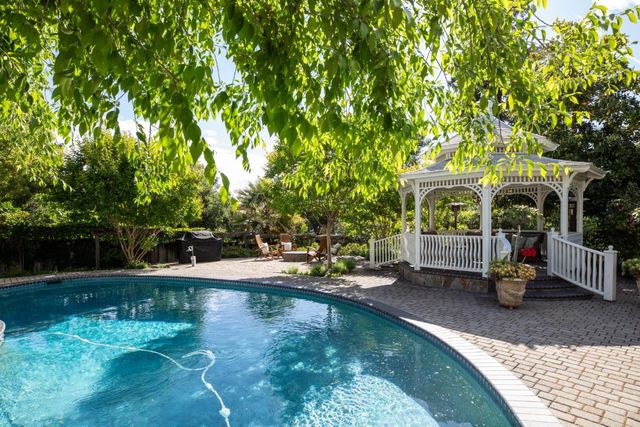 730 Greenview Place, Los Altos, CA 94024